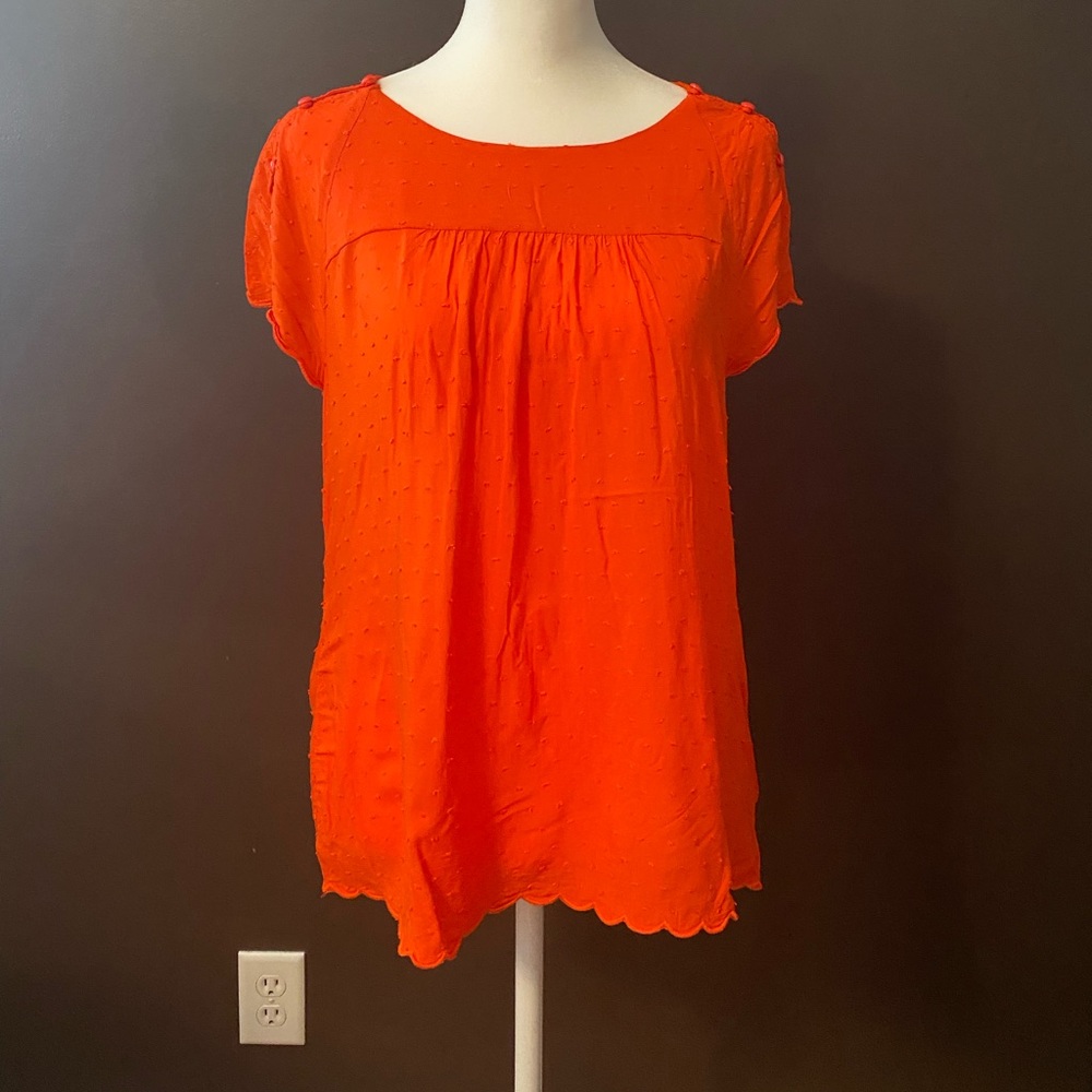 Maeve blouse. Size 6. Textured fabric with button details on sleeves.